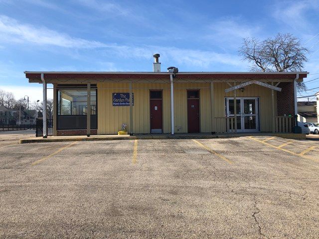 5 S Madison St, Oswego, IL 60543